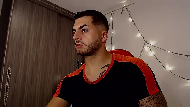 Snapshot of thomas_gun chatting on 12, 1, 2025 thomas gun online show from 12, 1, 2025