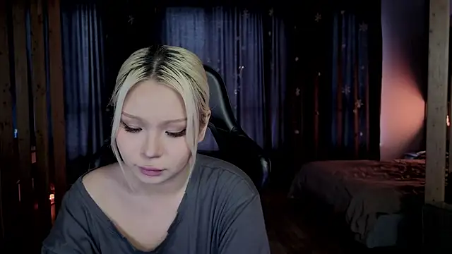 Snapshot of RileyMee chatting on 10, 2, 2026 RileyMee online show from 10, 2, 2026