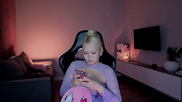 Snapshot of RileyMee chatting on 1, 3, 2026 RileyMee online show from 1, 3, 2026