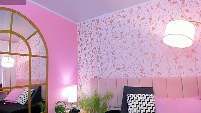 amber-hill online show from 25, 2, 2025