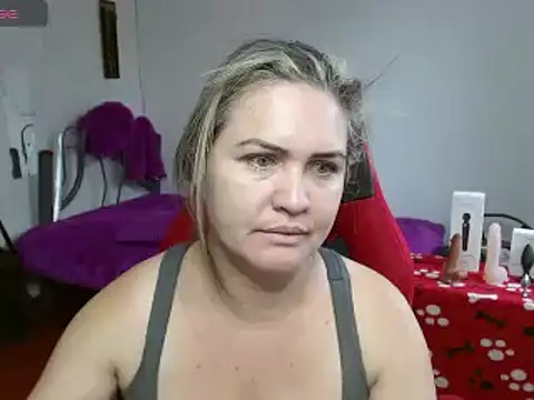 Snapshot of helenca43 chatting on 4, 2, 2025 helenca43 online show from 4, 2, 2025