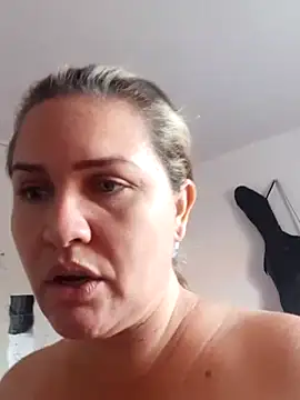 Snapshot of helenca43 chatting on 5, 2, 2025 helenca43 online show from 5, 2, 2025