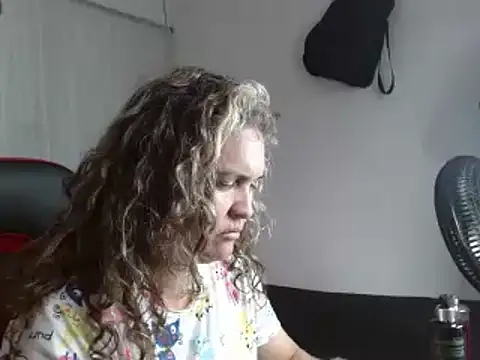 Snapshot of helenca43 chatting on 5, 3, 2025 helenca43 online show from 5, 3, 2025