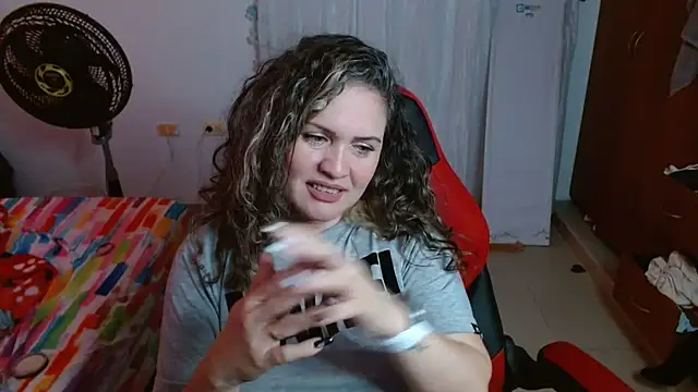 Snapshot of helenca43 chatting on 16, 9, 2025 helenca43 online show from 16, 9, 2025
