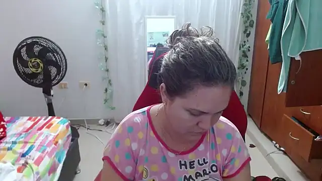 Snapshot of helenca43 chatting on 18, 9, 2025 helenca43 online show from 18, 9, 2025