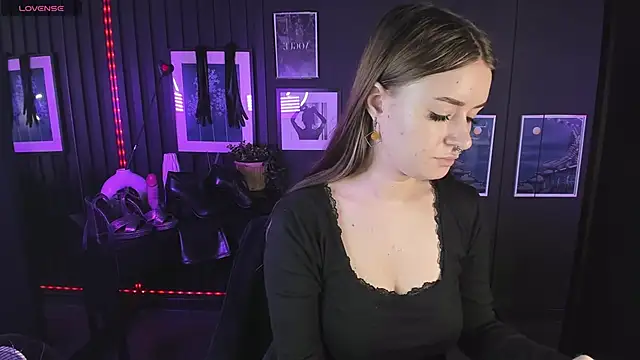 Lily Moonlight online show from 30, 1, 2025