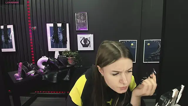 Lily Moonlight online show from 16, 2, 2025