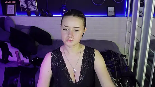 Lily Moonlight online show from 20, 2, 2025