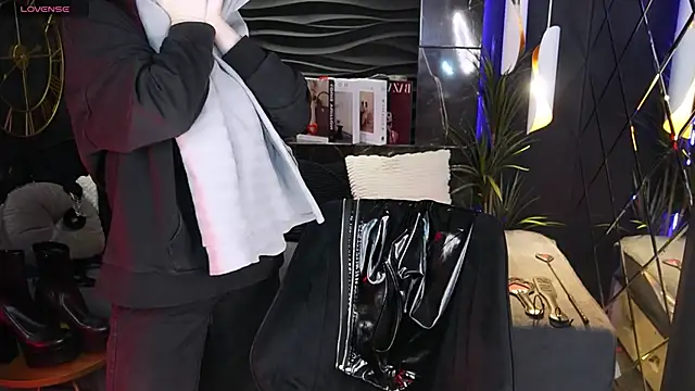 Lily Moonlight online show from 25, 2, 2026