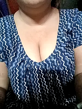 Snapshot of Beautyy38 chatting on 1, 2, 2025 Beautyy38 online show from 1, 2, 2025