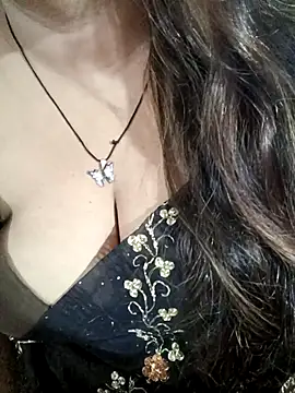 Snapshot of Beautyy38 chatting on 8, 11, 2025 Beautyy38 online show from 8, 11, 2025