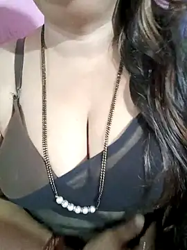 Snapshot of Beautyy38 chatting on 16, 11, 2025 Beautyy38 online show from 16, 11, 2025