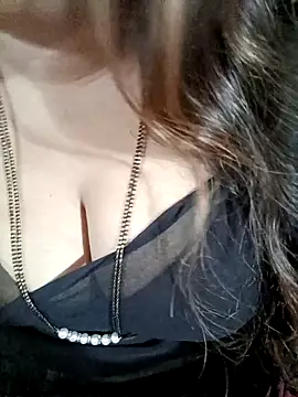 Snapshot of Beautyy38 chatting on 17, 11, 2025 Beautyy38 online show from 17, 11, 2025