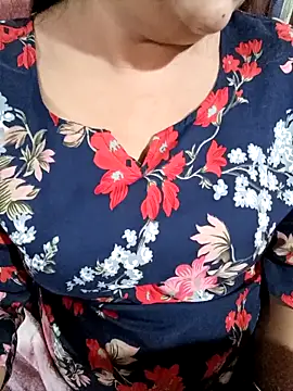 Snapshot of Beautyy38 chatting on 18, 11, 2025 Beautyy38 online show from 18, 11, 2025