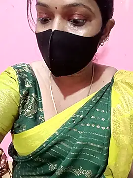 Snapshot of Renuma chatting on 8, 10, 2025 Renuma online show from 8, 10, 2025