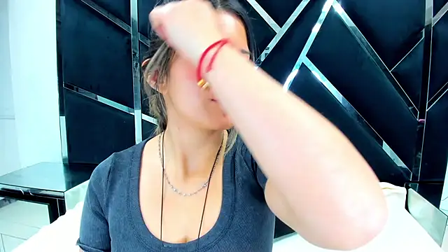 Snapshot of GiaRoussel chatting on 14, 12, 2025 GiaRoussel online show from 14, 12, 2025