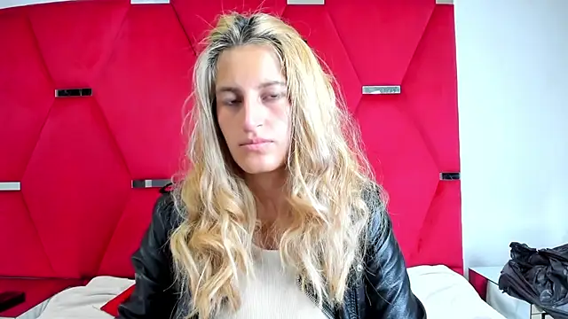 Snapshot of GiaRoussel chatting on 2, 2, 2026 GiaRoussel online show from 2, 2, 2026