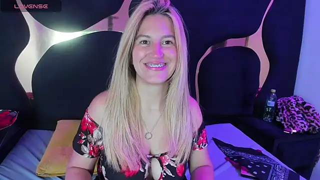 Snapshot of GiaRoussel chatting on 8, 2, 2026 GiaRoussel online show from 8, 2, 2026