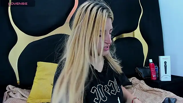 Snapshot of GiaRoussel chatting on 27, 2, 2026 GiaRoussel online show from 27, 2, 2026