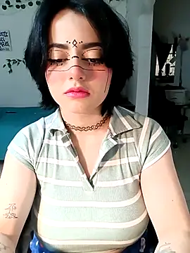 Snapshot of Lin-cute chatting on 16, 2, 2025 Lin-cute online show from 16, 2, 2025