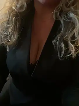 JenniLowen online show from 1, 2, 2025