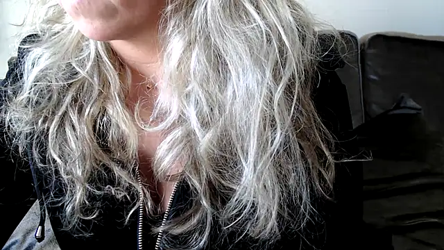 JenniLowen online show from 6, 3, 2025