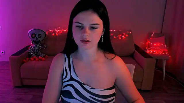 Lora Cain online show from 5, 11, 2025