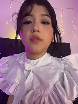 Snapshot of alisson_carolina73 chatting on 18, 12, 2025 alisson carolina73 online show from 18, 12, 2025