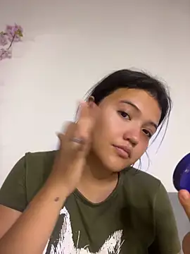 alisson carolina73 online show from 29, 4, 2026