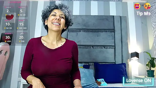 Snapshot of Julianewell chatting on 8, 2, 2025 Julianewell online show from 8, 2, 2025