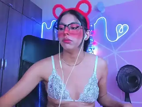 Snapshot of _ALLYSON18_ chatting on 1, 2, 2025 ALLYSON18 online show from 1, 2, 2025