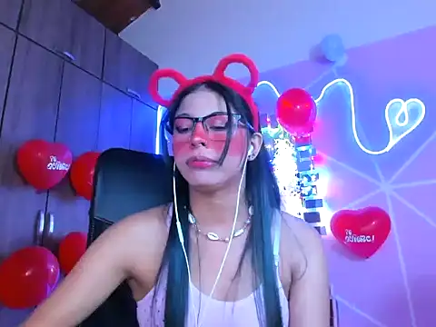 Snapshot of _ALLYSON18_ chatting on 16, 2, 2025 ALLYSON18 online show from 16, 2, 2025