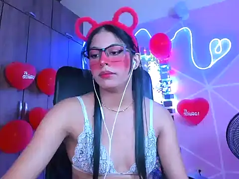 Snapshot of _ALLYSON18_ chatting on 17, 2, 2025 ALLYSON18 online show from 17, 2, 2025