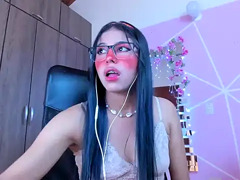 Snapshot of _ALLYSON18_ chatting on 12, 3, 2025 ALLYSON18 online show from 12, 3, 2025