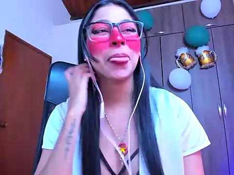 Snapshot of _ALLYSON18_ chatting on 4, 10, 2025 ALLYSON18 online show from 4, 10, 2025