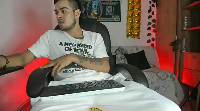 Snapshot of mikee_scooth chatting on 8, 1, 2025 mikee scooth online show from 8, 1, 2025