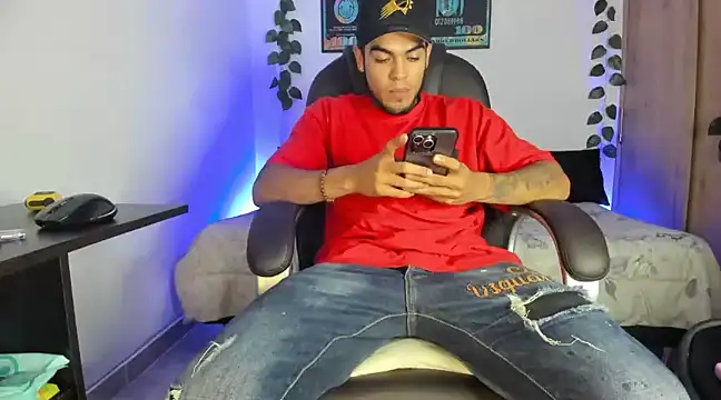 Snapshot of mikee_scooth chatting on 19, 2, 2025 mikee scooth online show from 19, 2, 2025