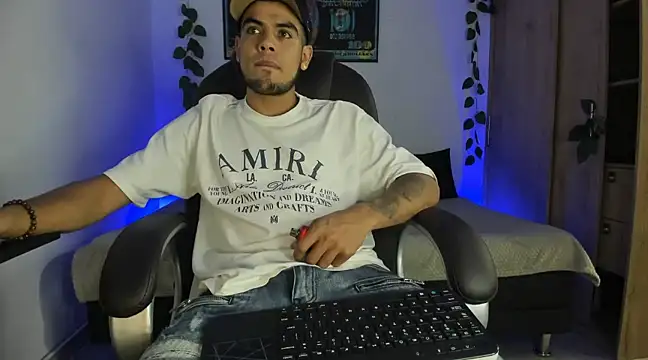 Snapshot of mikee_scooth chatting on 28, 2, 2025 mikee scooth online show from 28, 2, 2025