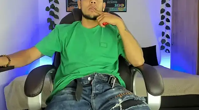 Snapshot of mikee_scooth chatting on 4, 3, 2025 mikee scooth online show from 4, 3, 2025