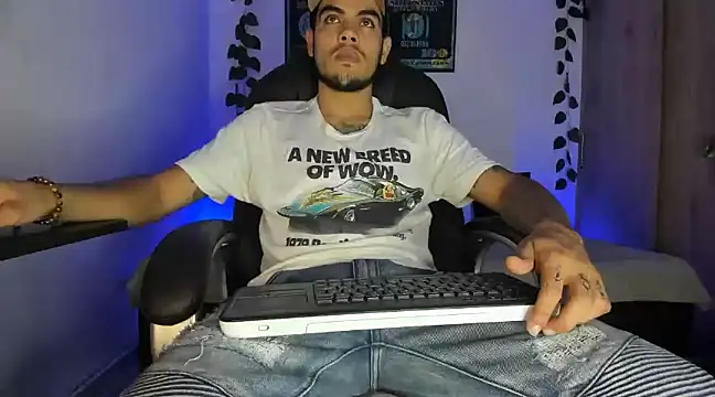 Snapshot of mikee_scooth chatting on 15, 3, 2025 mikee scooth online show from 15, 3, 2025