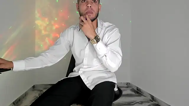 mikee scooth online show from 11, 4, 2026