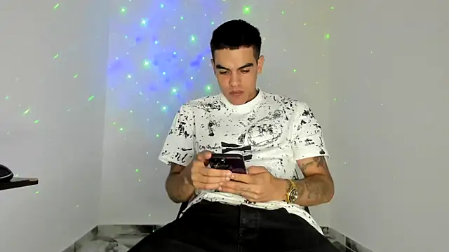 mikee scooth online show from 20, 4, 2026