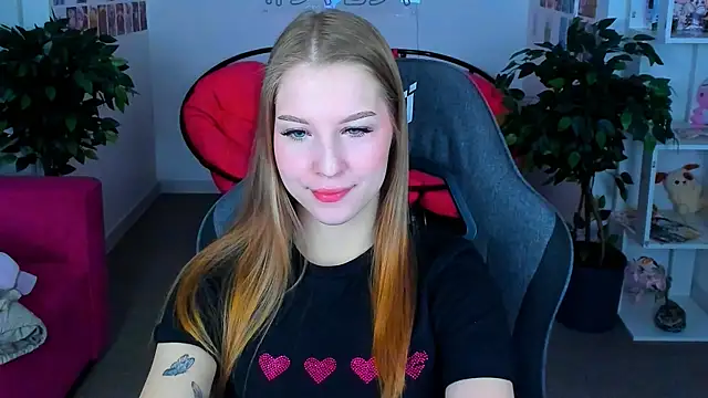 Snapshot of CuteMousee chatting on 21, 12, 2024 CuteMousee online show from 21, 12, 2024
