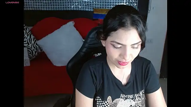 Snapshot of Carolaine69_ chatting on 4, 7, 2026 Carolaine69 online show from 4, 7, 2026