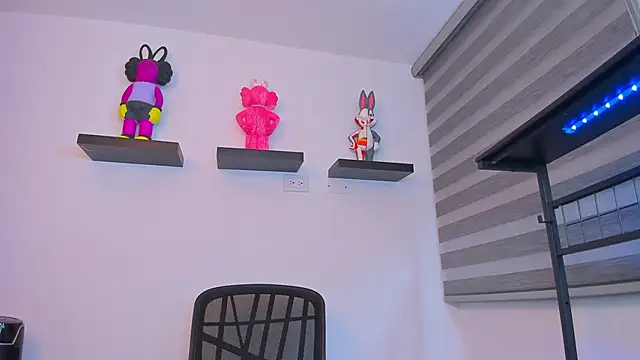 Gangster Girl online show from 16, 10, 2025