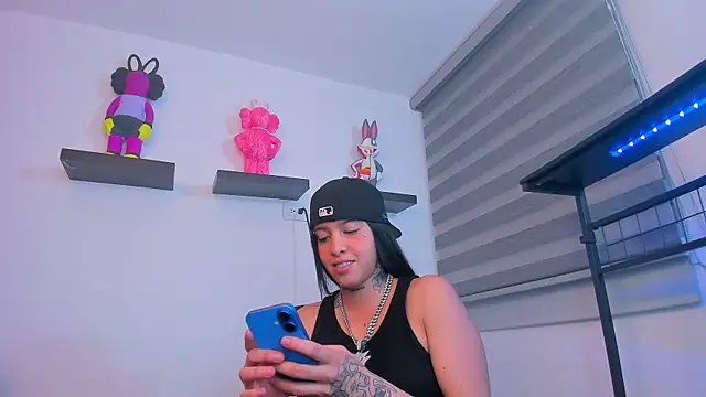 Gangster Girl online show from 13, 11, 2025