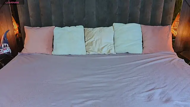 Daisy Delight online show from 14, 12, 2025