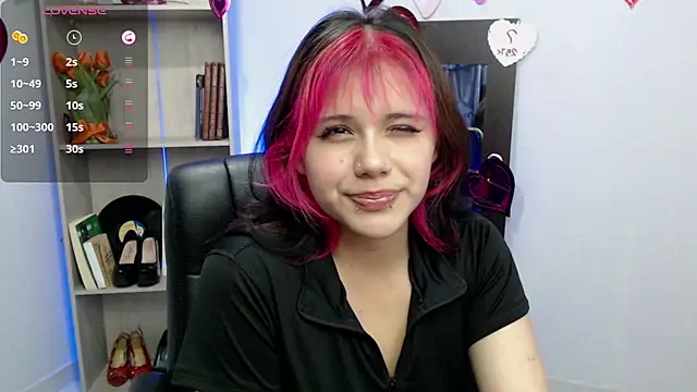 Snapshot of mixie_cute chatting on 20, 2, 2025 mixie cute online show from 20, 2, 2025