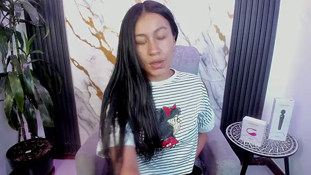 EmiGomez  online show from 27, 5, 2026