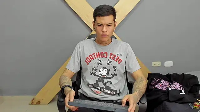 Snapshot of jamesinked_ chatting on 16, 12, 2024 jamesinked online show from 16, 12, 2024